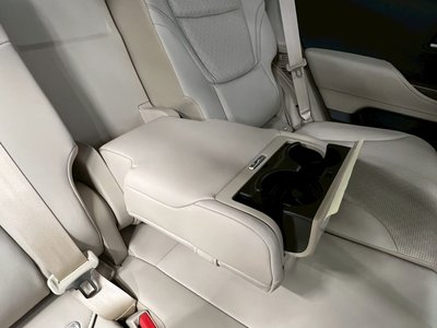 صورة 48 لـ 2025 Toyota LAND CRUISER 300