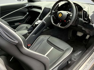 2025 Ferrari ROMA SPIDER thumbnail 18
