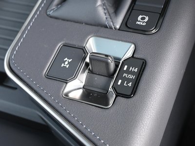 2025 Lexus GX — миниатюра 24
