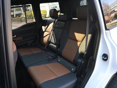 2025 Lexus GX — миниатюра 36