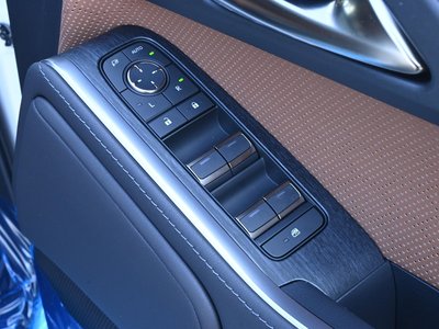 2025 Lexus GX — миниатюра 17