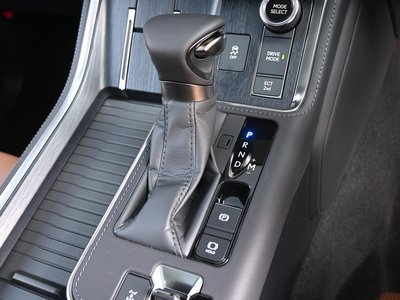 2025 Lexus GX — миниатюра 23