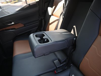 2025 Lexus GX — миниатюра 38