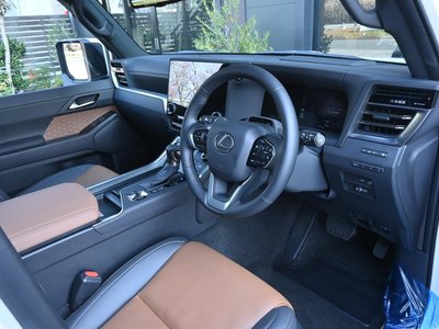 2025 Lexus GX — миниатюра 18