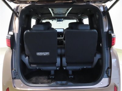 صورة 19 لـ 2023 Toyota ALPHARD