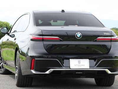 2023 BMW 7 SERIES photo 2