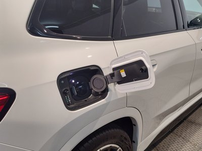 2025 BMW IX1 thumbnail 31
