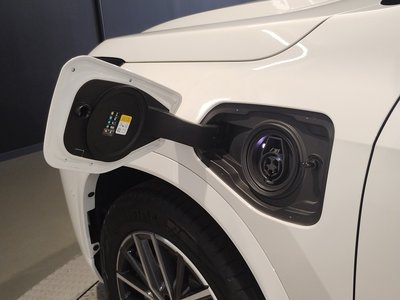 2025 BMW IX1 thumbnail 25