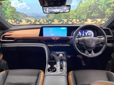 2023 Toyota CROWN CROSSOVER photo 2