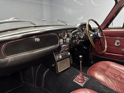 1966 Aston Martin DB6 — фото 14