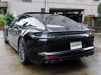 2023 Porsche PANAMERA photo 2