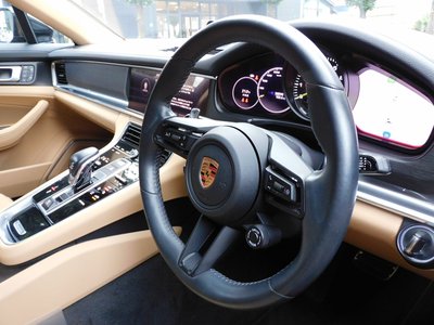 2023 Porsche PANAMERA photo 4