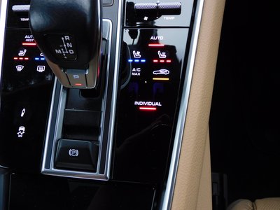 2023 Porsche PANAMERA thumbnail 18