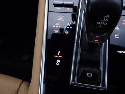 2023 Porsche PANAMERA thumbnail 19