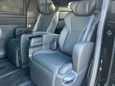 صورة 44 لـ 2025 Toyota ALPHARD