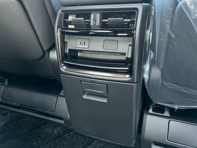 صورة 60 لـ 2025 Toyota ALPHARD