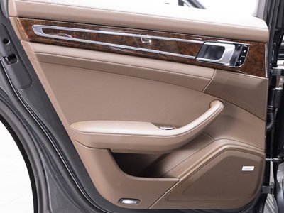 صورة 72 لـ 2018 Porsche PANAMERA