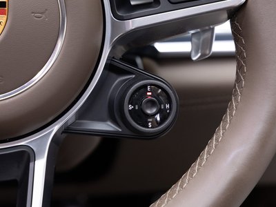صورة 61 لـ 2018 Porsche PANAMERA