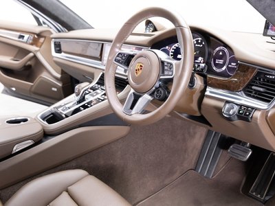 صورة 44 لـ 2018 Porsche PANAMERA