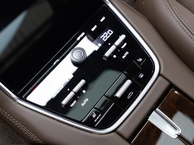 صورة 74 لـ 2018 Porsche PANAMERA