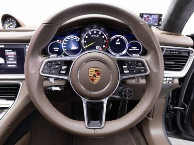 صورة 60 لـ 2018 Porsche PANAMERA