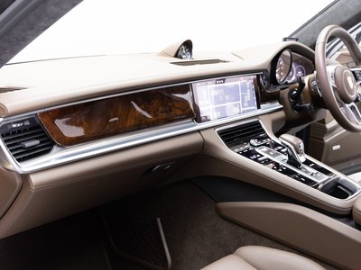 صورة 47 لـ 2018 Porsche PANAMERA