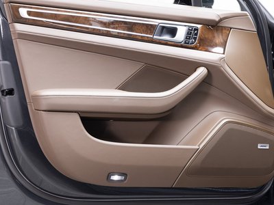 صورة 65 لـ 2018 Porsche PANAMERA