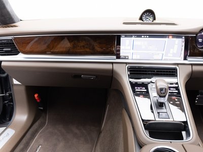 صورة 43 لـ 2018 Porsche PANAMERA