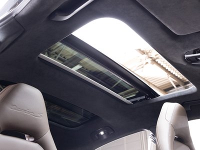 صورة 77 لـ 2018 Porsche PANAMERA