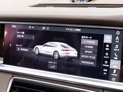 صورة 57 لـ 2018 Porsche PANAMERA