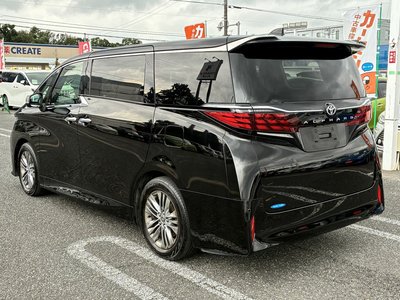 2024 Toyota ALPHARD photo 12