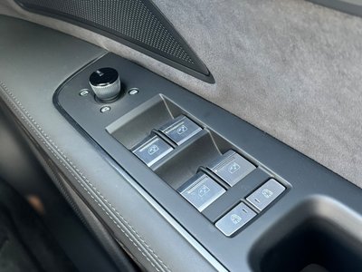 2025 AUDI A8 thumbnail 35
