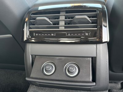 2025 AUDI A8 thumbnail 40