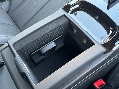 2025 AUDI A8 thumbnail 32