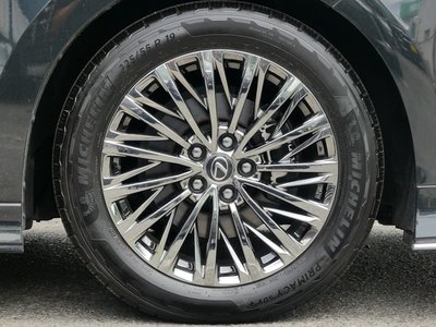 2024 Lexus LM photo 31
