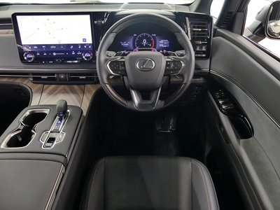 2024 Lexus LM photo 11