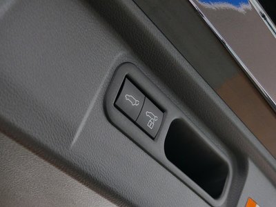 2024 Lexus LM photo 61
