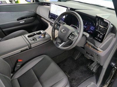 2024 Lexus LM photo 49