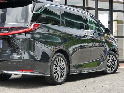 2024 Lexus LM photo 28