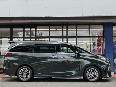 2024 Lexus LM photo 7
