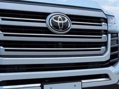 2025 Toyota LAND CRUISER 300 thumbnail 29