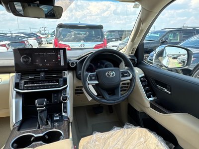 2025 Toyota LAND CRUISER 300 thumbnail 44