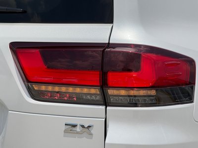 2025 Toyota LAND CRUISER 300 thumbnail 36