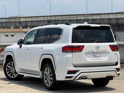 2025 Toyota LAND CRUISER 300 thumbnail 17