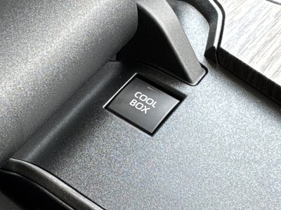 2025 Toyota LAND CRUISER 300 photo 5