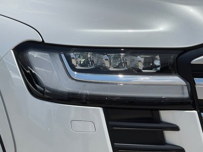 2025 Toyota LAND CRUISER 300 thumbnail 24