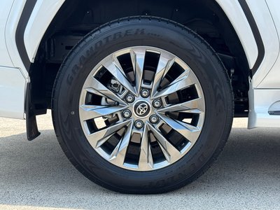2025 Toyota LAND CRUISER 300 thumbnail 42