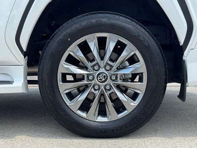 2025 Toyota LAND CRUISER 300 thumbnail 41
