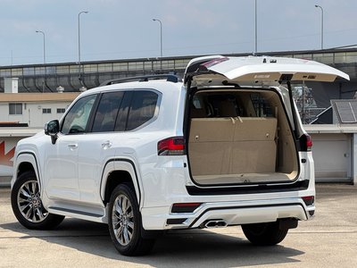 2025 Toyota LAND CRUISER 300 thumbnail 33