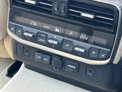 2025 Toyota LAND CRUISER 300 thumbnail 72